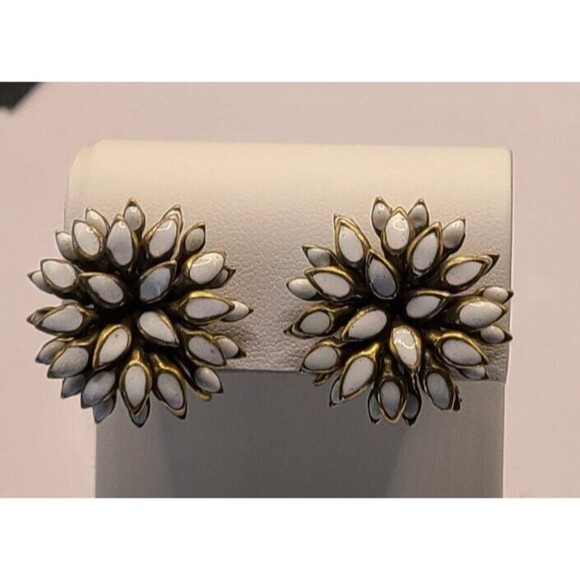 Vintage Flower Enamel Clip-on Earings 3 Dimensional Round 1" - Picture 1 of 4